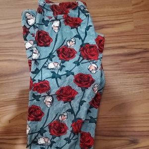 Lularoe TC bird and roses leggings.